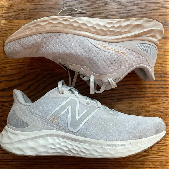 Casual comfort New Balance shoes - Picture 1 of 6